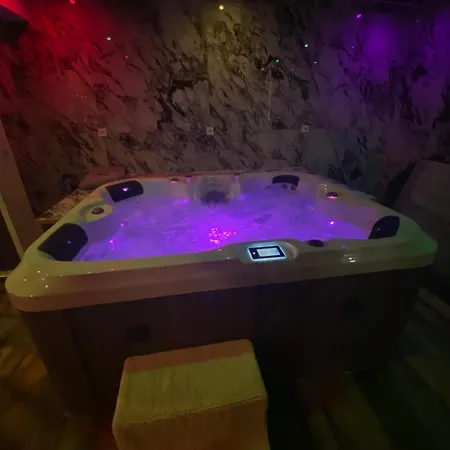 Aparthotel Why Not Jacuzzi *