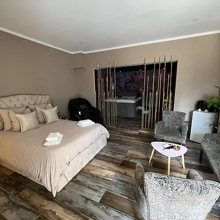 Why Not Jacuzzi Aparthotel